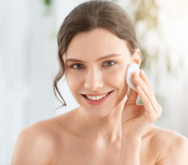 What Does Toner Do? Benefits, Ingredients, & How to Choose the Right One for Your Skin